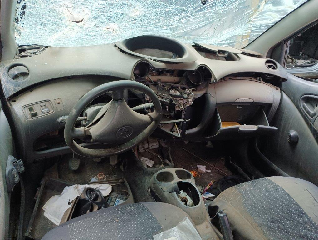  Toyota YARIS 2000    EN DESARME